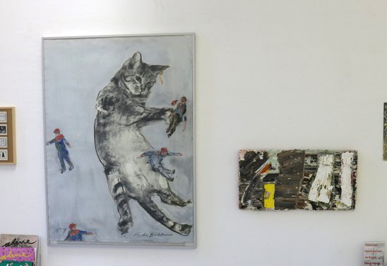 On a wall by the entrance. Muur links bij binnenkomst.