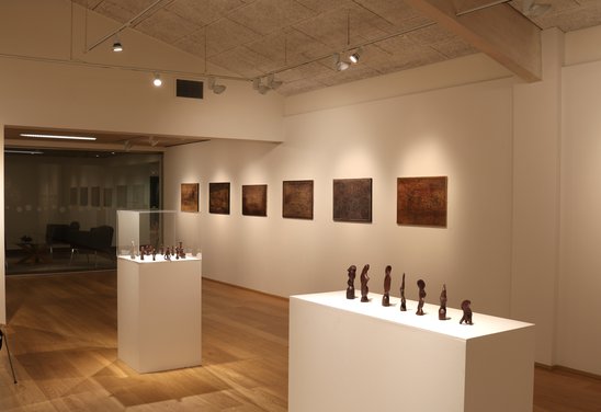 Leshringur, sex málverk úr Landrita-seríunni og Verur og vættir.